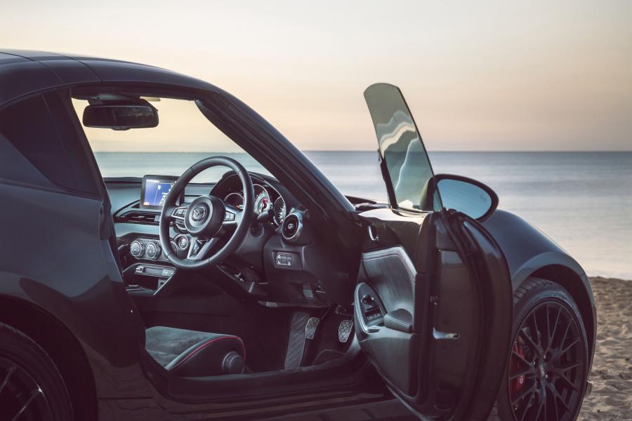 Интерьер Mazda MX-5 RF Limited Edition 2018 года  (AU) (фото 2 из 14)